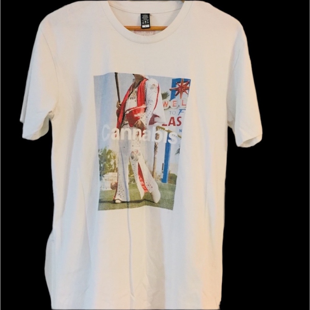 ▪️MEDMEN▪️Graphic Cannabis Print Tshirt